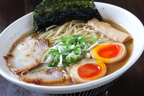 芳醇氷見煮干し使用　煮干ラーメン